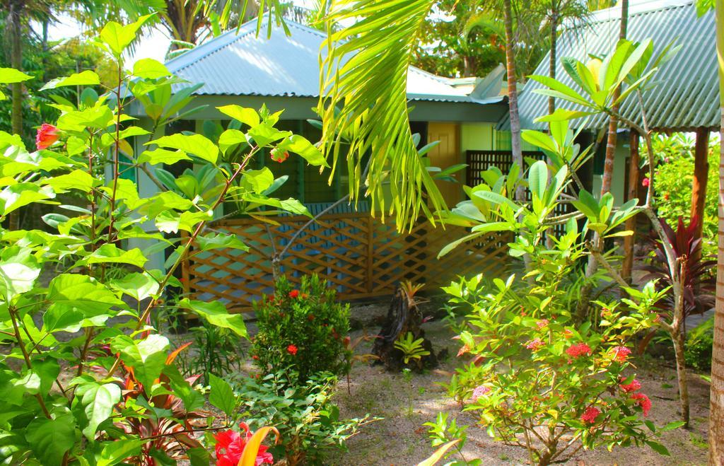 Le Uaina Beach Resort Faleapuna Esterno foto